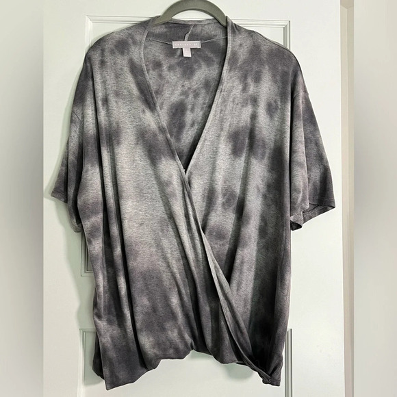 Chelsea 28 Wrap Front Top (1X) - Picture 2 of 3